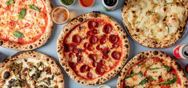 Stenovnsbagte pizzaer set oppefra fra pizzavognen i Esbjerg