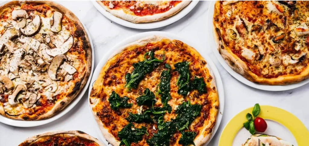 Gourmetpizzaer med svampe og spinat fra pizza foodtruck i Esbjerg