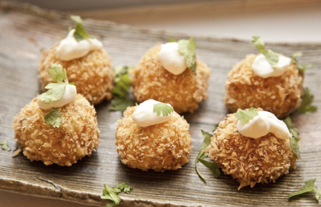 Sprøde croquetas serveret som varm tapas til fest i Esbjerg