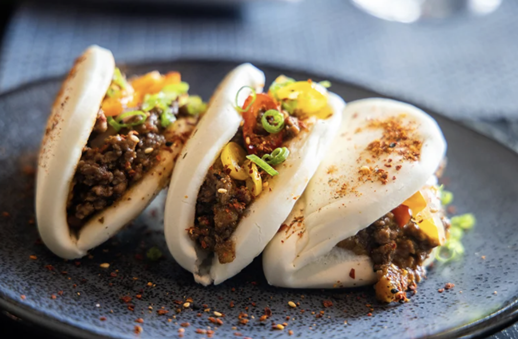 Bao buns med fyld og krydderurter fra Asian Fusion foodtruck i Esbjerg